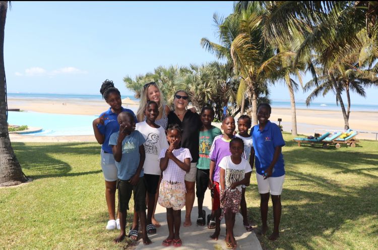 Goodwill children with Vilanculos Beach Lodge guests on the beach in Vilankulo, Mozambique