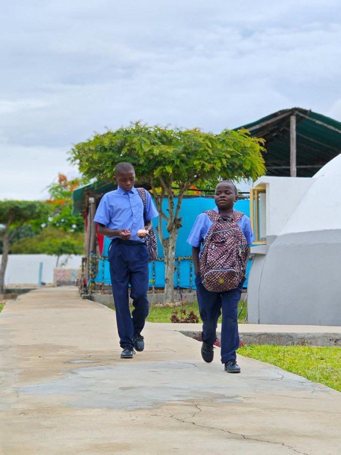 A Goodwill team member outside the home in Vilankulo